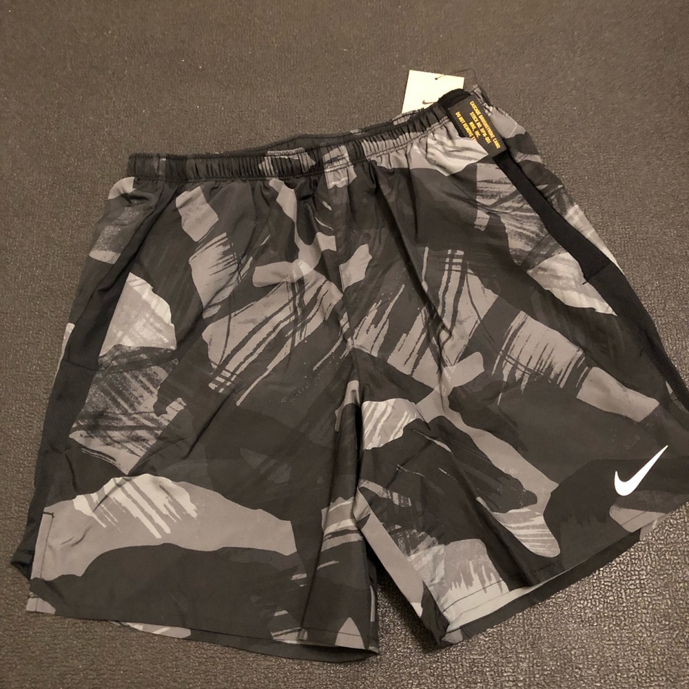 Nike Dry fit Standard Fit 7” length Shorts Swim Shorts Size medium